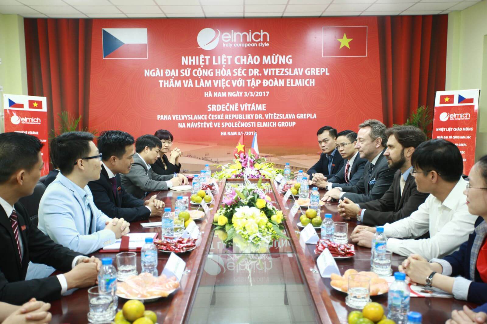 canl595720-20copy Đại sứ Cộng hòa Séc làm việc với Tập đoàn Elmich
