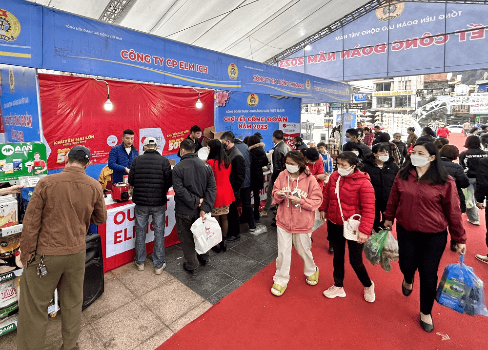 Elmich mang niềm vui đến nhiều gia đình tại Hội chợ Tết Công đoàn 2023