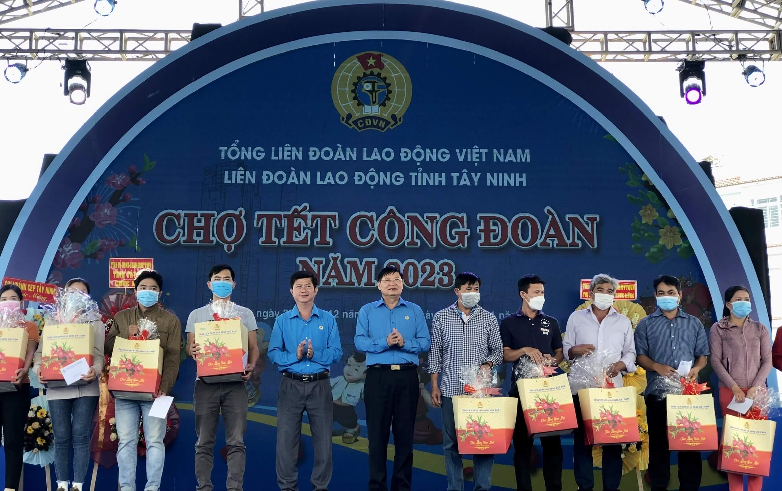 Cung Cấp Quà Tặng Công Đoàn Số Lượng Lớn Thiết Thực, Ý Nghĩa