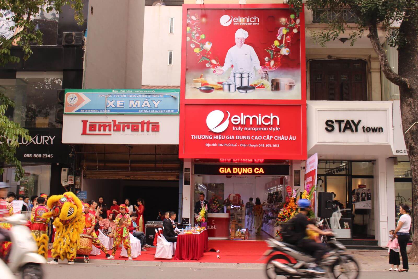 Tưng bừng khai trương Showroom Phố Huế tại địa chỉ mới
