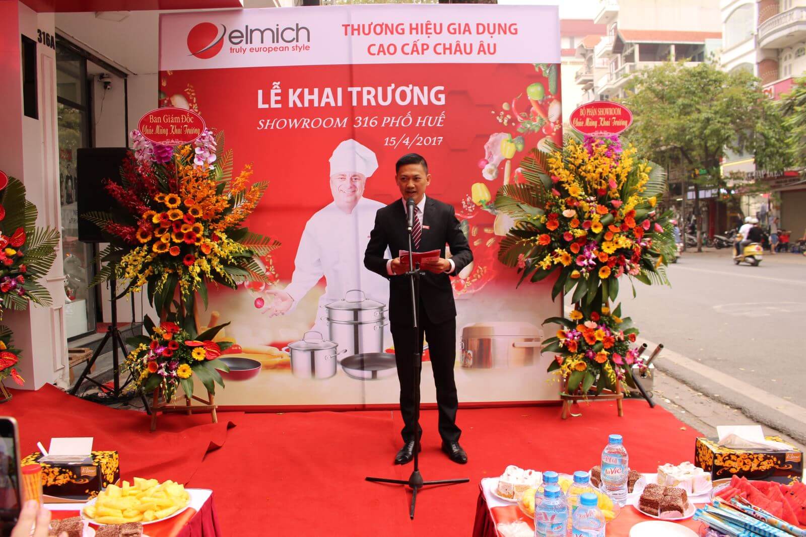 img_4788 Giám đốc kinh doanh toàn quốc của Elmich phát biểu tại lễ khai trương