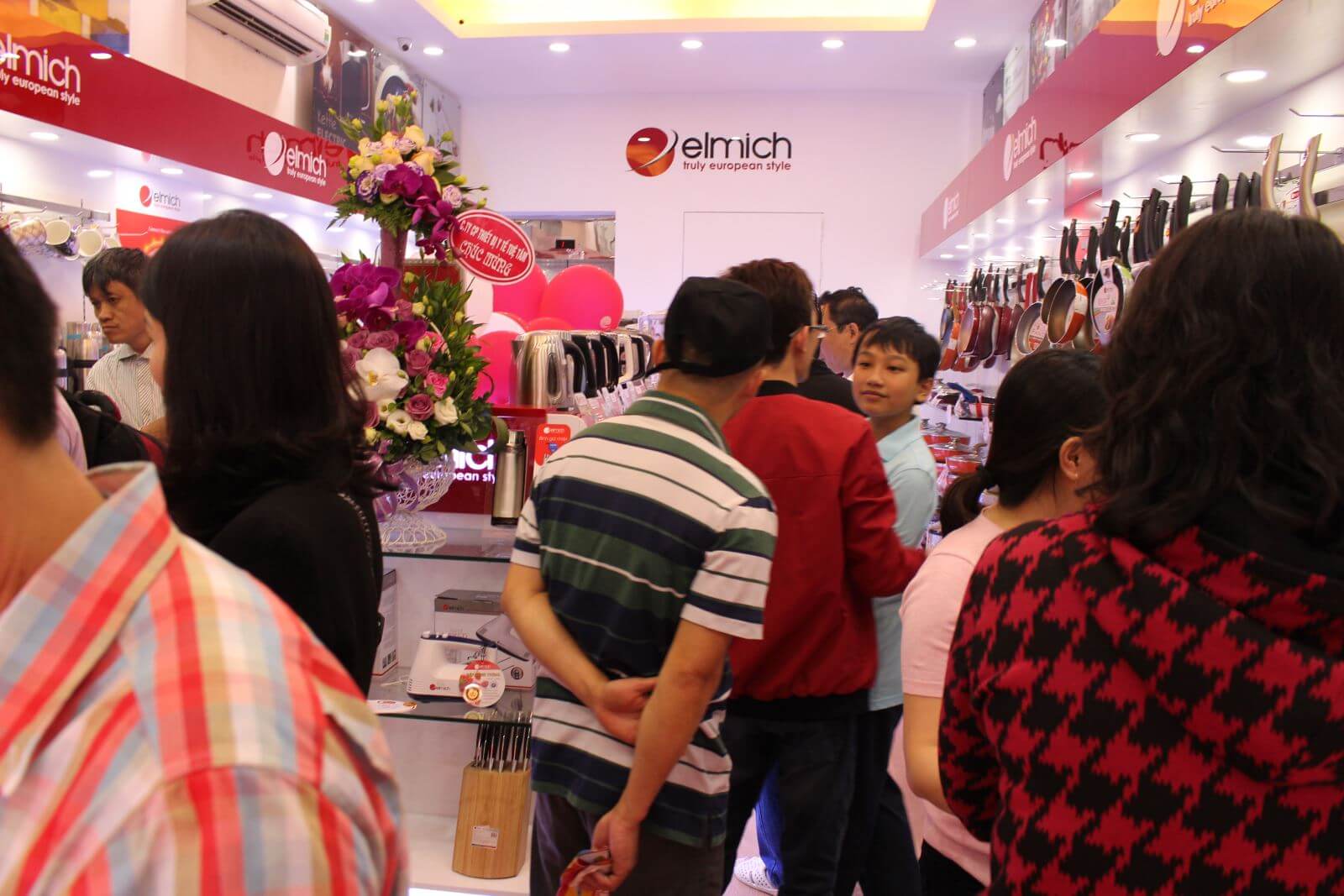 img_4900 Khách hàng tham quan Showroom Phố Huế