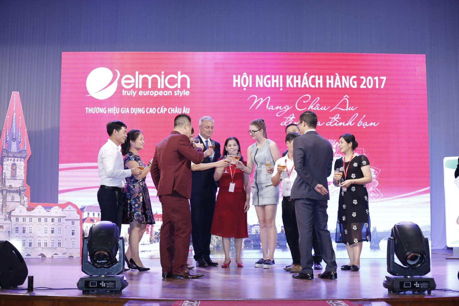 CHIA SẺ CƠ HỘI – HỢP TÁC BỀN VỮNG, HỘI NGHỊ KHÁCH HÀNG ELMICH 2017 TẠI VĨNH PHÚC LÀM NỨC LÒNG CỘNG ĐỒNG KINH DOANH TÂY BẮC