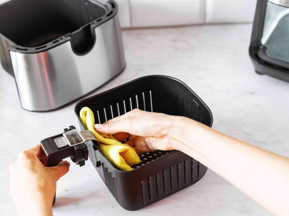 Cách khử mùi nồi chiên không dầu chỉ với 5 phút