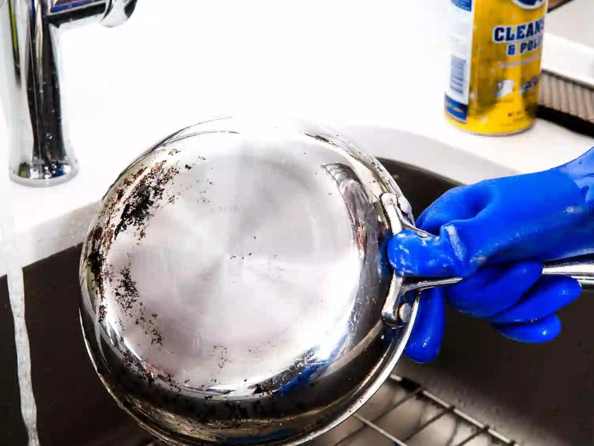 Bật mí cách làm sạch bên ngoài xoong nồi sáng bóng như mới