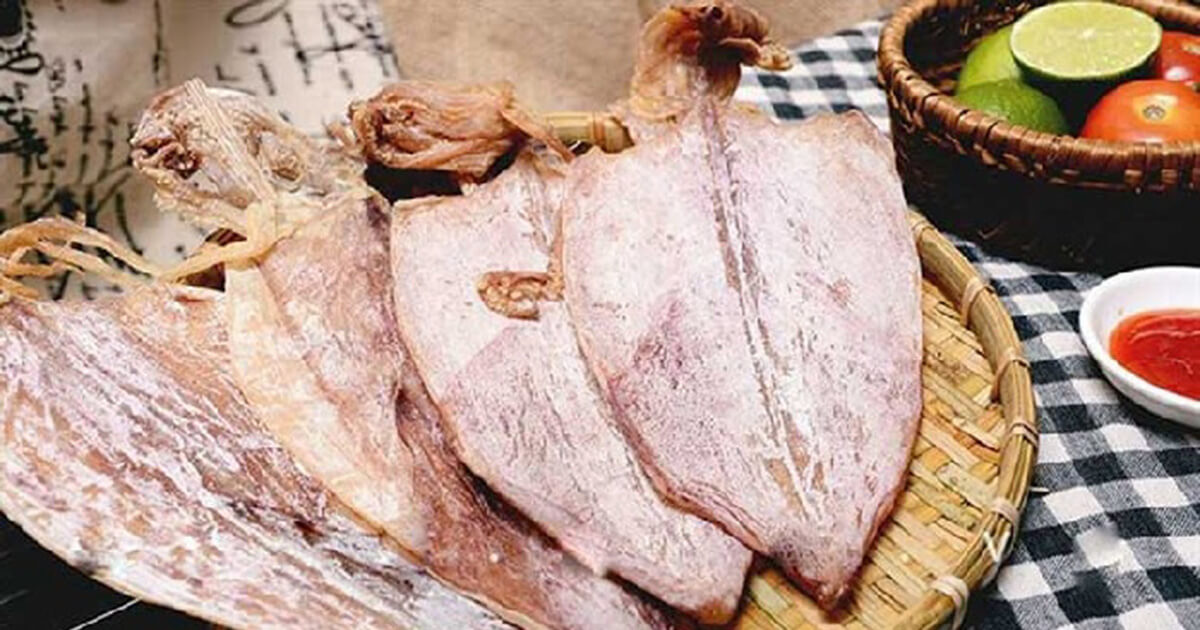 Nướng mực khô bằng nồi chiên không dầu làm mồi nhậu