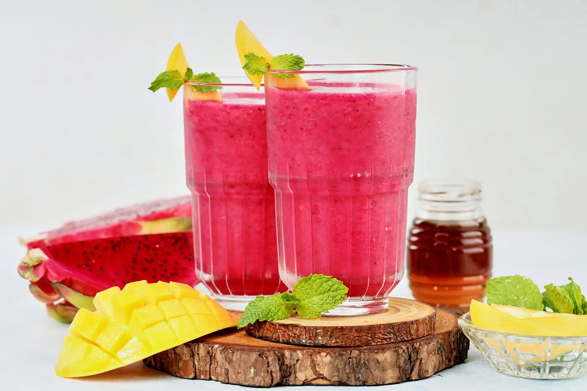 Bỏ túi 5 công thức sinh tố xoài thanh long