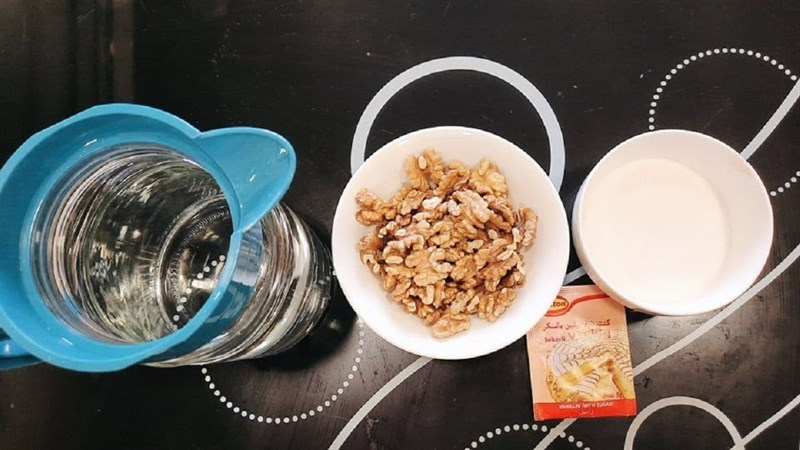 Những nguyên liệu cần dùng trong món sữa óc chó hạt chia