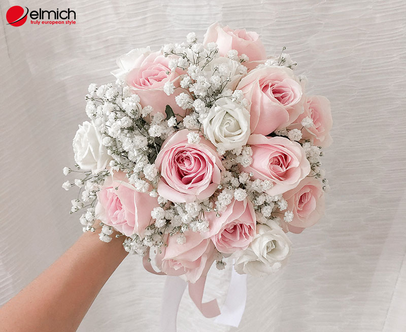 Hình 9: Hoa bi thường được kết hợp cùng hoa hồng Hình 9: Hoa bi thường được kết hợp cùng hoa hồng