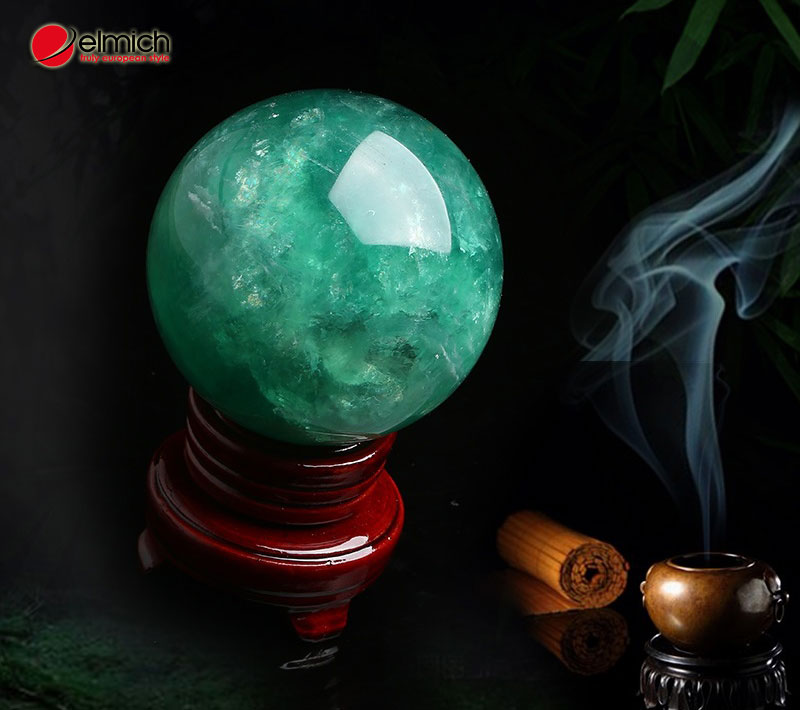 Hình 8: Nên chọn vật phẩm phong thủy màu xanh hoặc màu nóng Hình 8: Nên chọn vật phẩm phong thủy màu xanh hoặc màu nóng